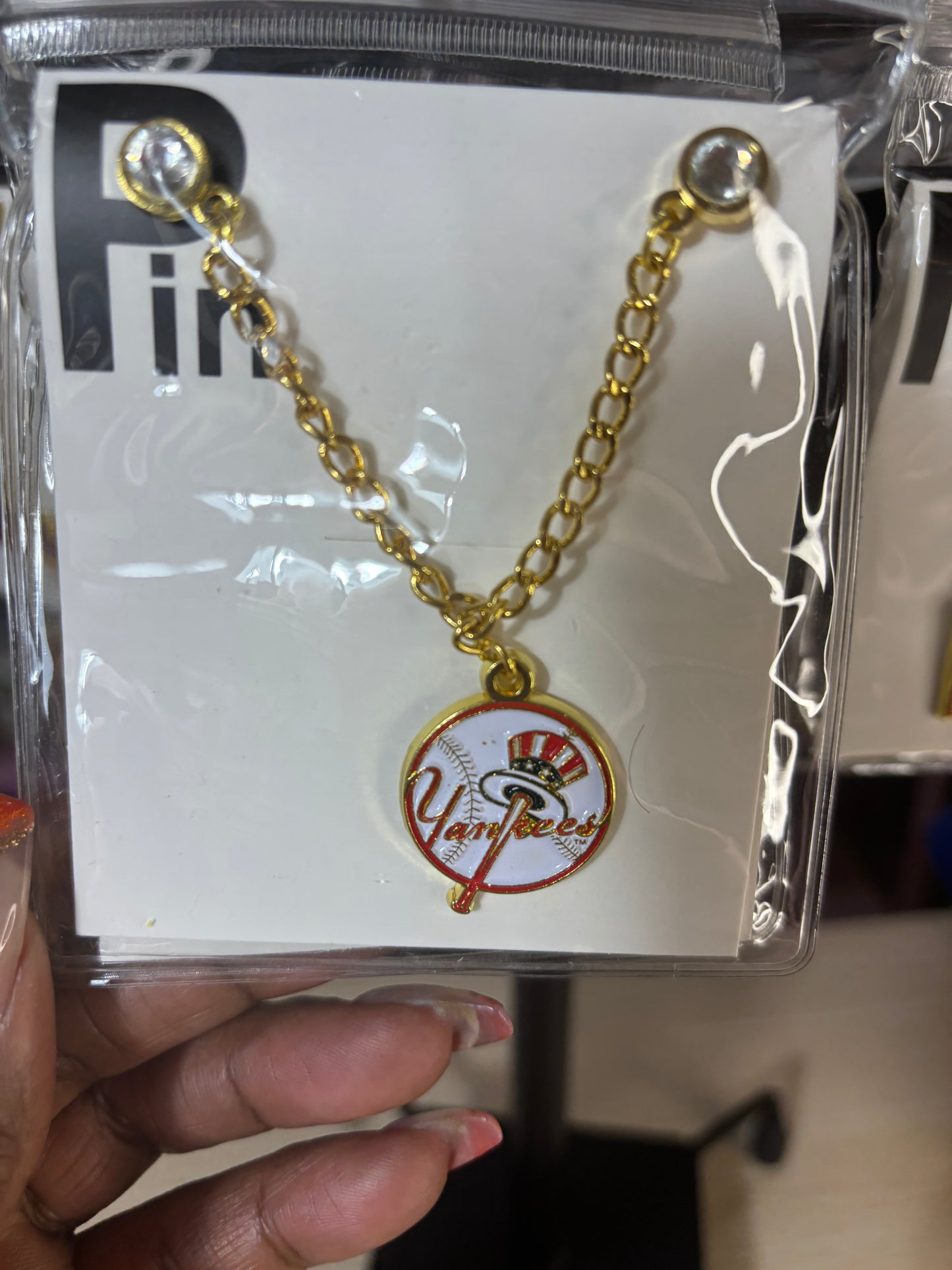 ✨ Hat Chain Pins – Add a Royal Touch to Your Style 👑